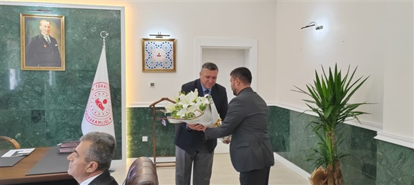 MHP Gaziemir İlçe Başkanı Köksal Koç ve Beraberindeki Heyet, Kaymakamımız Kudret Kurnaz'a hayırlı olsun Ziyaretinde bulundular.